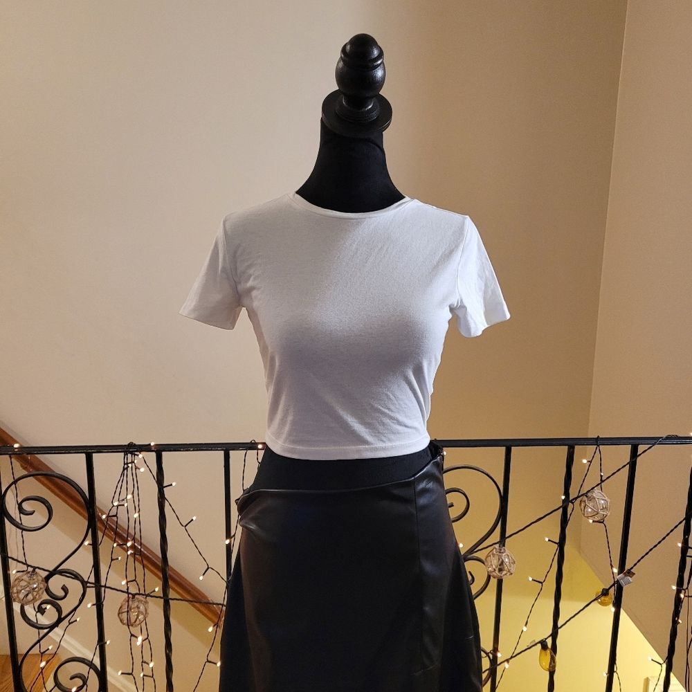 Chic Black Midi Skirt - Picture 8 of 13